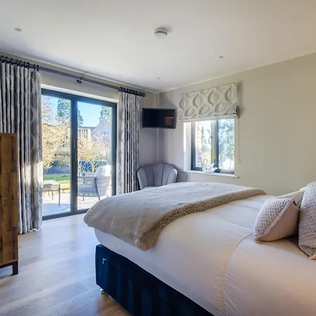 The Outhouse Дом отдыха *